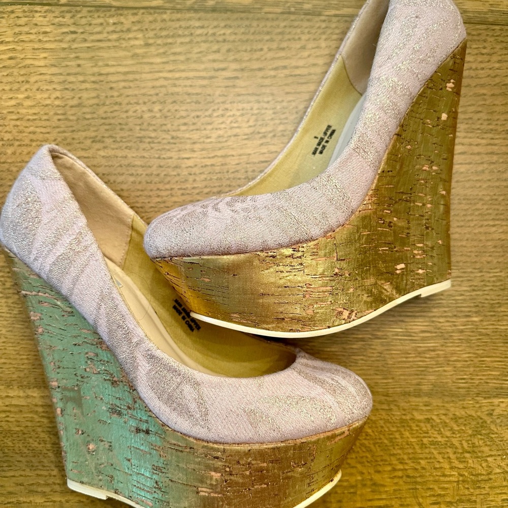 Gold platforms tan cotton fabric with gold